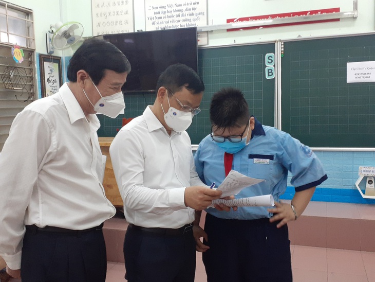 Đoàn Bộ Y tế cùng Đoàn Sở Y tế TP.HCM kiểm tra công tác tiêm chủng vaccine COVID-19 cho trẻ em tại TP.HCM - Ảnh 2. Đoàn Bộ Y tế cùng Đoàn Sở Y tế TP.HCM kiểm tra công tác tiêm chủng vaccine COVID-19 cho trẻ em tại TP.HCM - Ảnh 2.