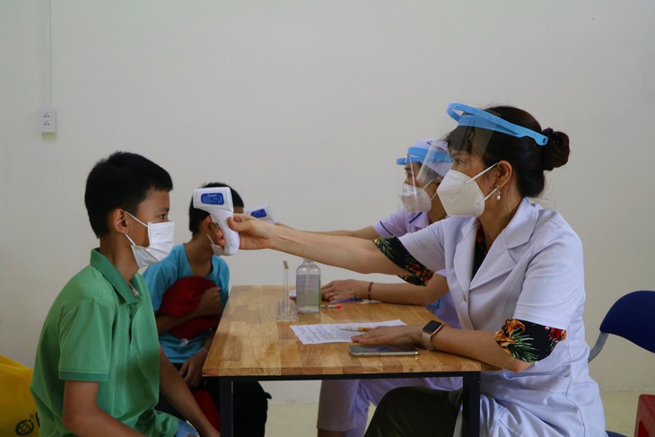 Quảng Trị tiêm vaccine phòng COVID-19 cho hơn 80.000 trẻ từ 5 - dưới 12 tuổi - Ảnh 2. Quảng Trị tiêm vaccine phòng COVID-19 cho hơn 80.000 trẻ từ 5 - dưới 12 tuổi - Ảnh 2.