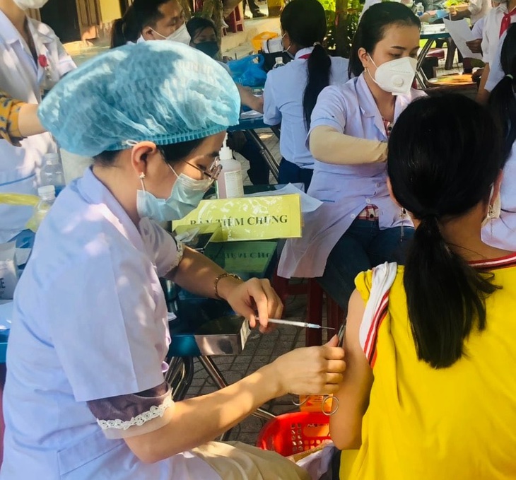 Quảng Trị tiêm vaccine phòng COVID-19 cho hơn 80.000 trẻ từ 5 - dưới 12 tuổi - Ảnh 7. Quảng Trị tiêm vaccine phòng COVID-19 cho hơn 80.000 trẻ từ 5 - dưới 12 tuổi - Ảnh 7.