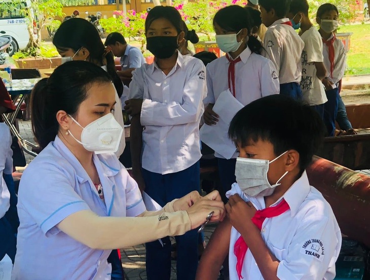 Quảng Trị tiêm vaccine phòng COVID-19 cho hơn 80.000 trẻ từ 5 - dưới 12 tuổi - Ảnh 8. Quảng Trị tiêm vaccine phòng COVID-19 cho hơn 80.000 trẻ từ 5 - dưới 12 tuổi - Ảnh 8.