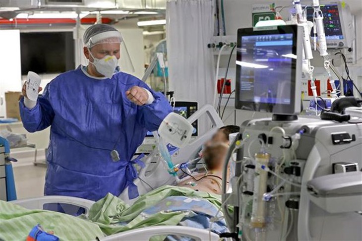 Israel phát hiện 3 ca nhiễm biến thể phụ nguy hiểm của chủng Omicron - Ảnh 1. Israel phát hiện 3 ca nhiễm biến thể phụ nguy hiểm của chủng Omicron - Ảnh 1.