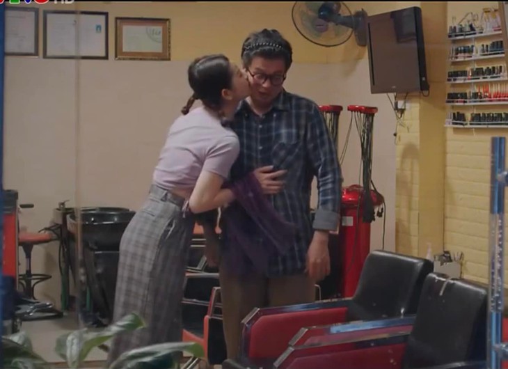 ‘Thương ngày nắng về’: Bất ngờ với chủ quán massage Mộng Mơ xinh đẹp, lẳng lơ - Ảnh 4.