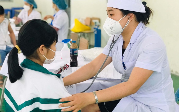 Điều cần biết về việc khi nào tiêm vaccine COVID-19 khi trẻ vừa tiêm vaccine khác?