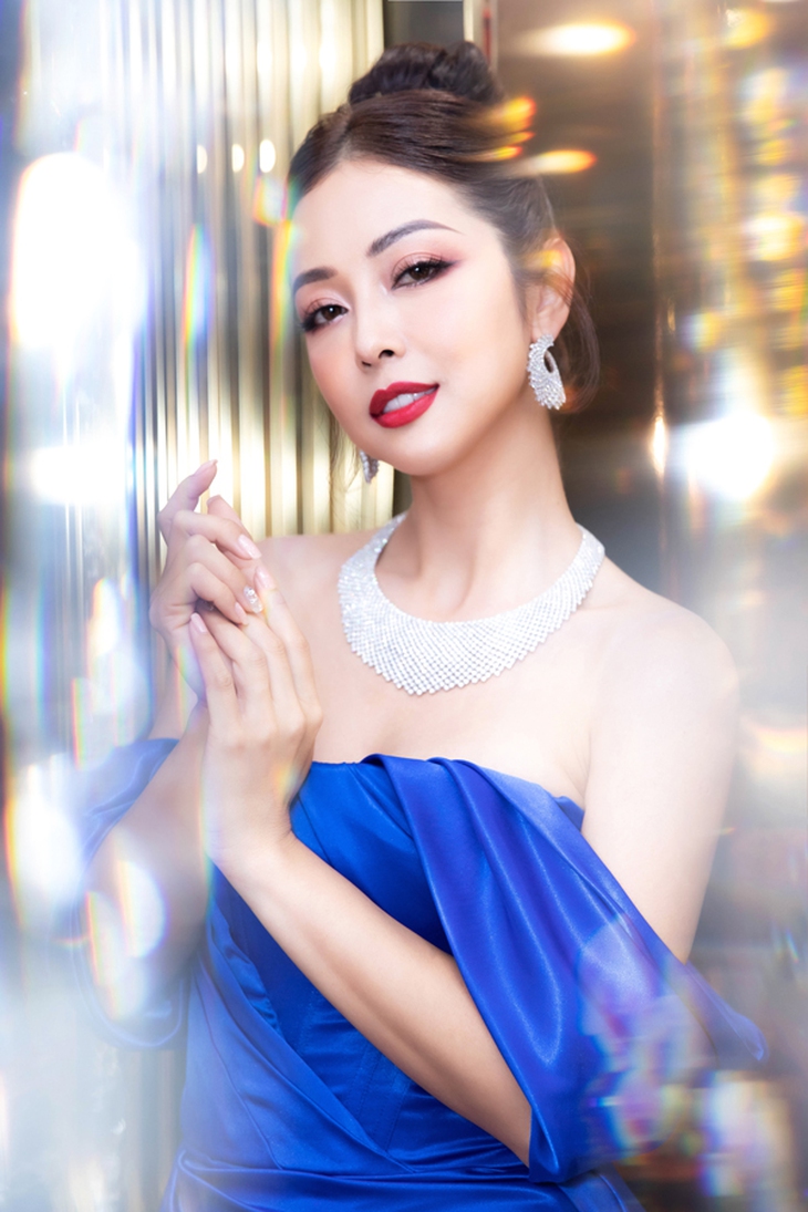 Jennifer Phạm sau 16 năm làm Hoa hậu: Được lòng mẹ chồng đại gia, sắc vóc ngày càng nóng bỏng - Ảnh 2. Jennifer Phạm sau 16 năm làm Hoa hậu: Được lòng mẹ chồng đại gia, sắc vóc ngày càng nóng bỏng - Ảnh 2.