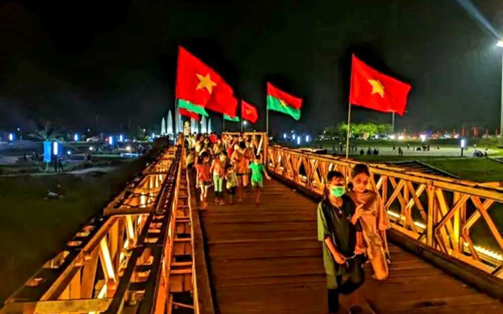 Di tích quốc gia đặc biệt đôi bờ Hiền Lương - Bến Hải lung linh sắc màu trước ngày lễ lớn