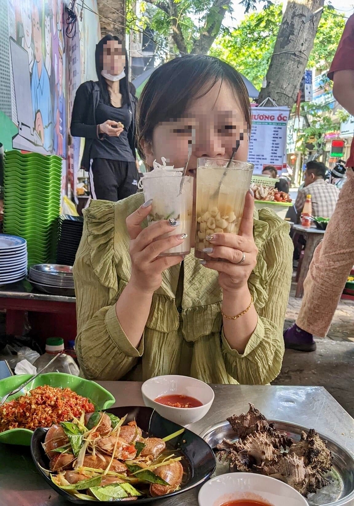 Dịp nghỉ lễ 30/4, đề phòng rối loạn tiêu hóa vì 'ăn cả thế giới' trong những chuyến food tour - Ảnh 1. Dịp nghỉ lễ 30/4, đề phòng rối loạn tiêu hóa vì 'ăn cả thế giới' trong những chuyến food tour - Ảnh 1.