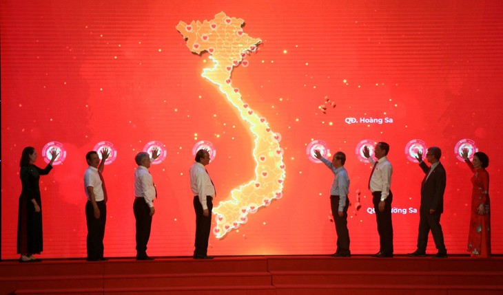 Chủ tịch nước Nguyễn Xuân Phúc dự Lễ phát động Tháng Nhân đạo quốc gia năm 2022 - Ảnh 2. Chủ tịch nước Nguyễn Xuân Phúc dự Lễ phát động Tháng Nhân đạo quốc gia năm 2022 - Ảnh 2.