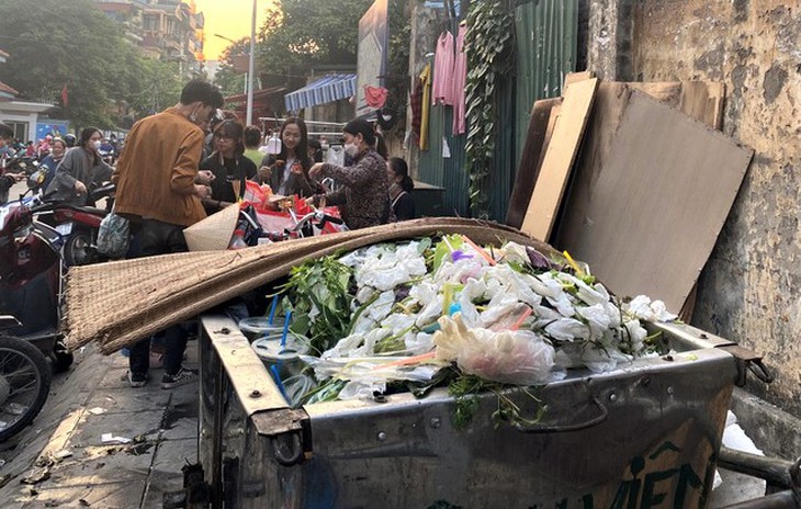 Đồ ăn vặt cổng trường - Mối nguy hại tới sức khỏe của học sinh - Ảnh 5.