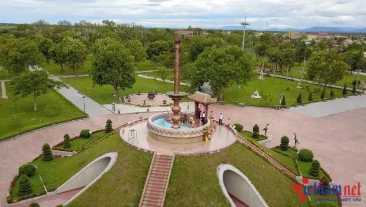 Phút xúc động của Thứ trưởng Bộ Quốc phòng tri ân những người lính Thành cổ Quảng Trị - Ảnh 1.