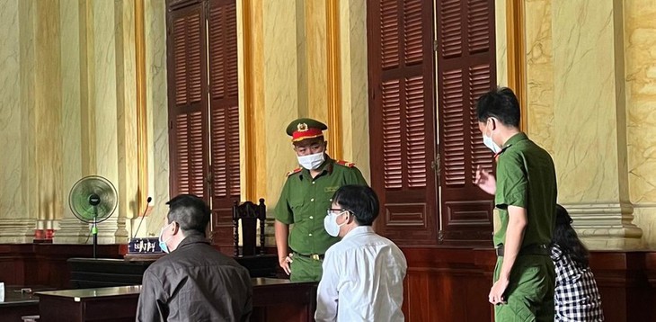 13 năm tù cho 3 bị cáo chiếm đoạt tài liệu bí mật, cố ý làm lộ bí mật nhà nước - Ảnh 1.