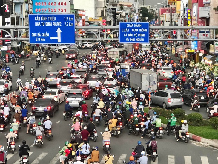 Người dân Hà Nội và Sài Gòn ùn ùn về quê nghỉ lễ 30/4 - 1/5, mọi ngả đường ùn tắc kéo dài - Ảnh 31.