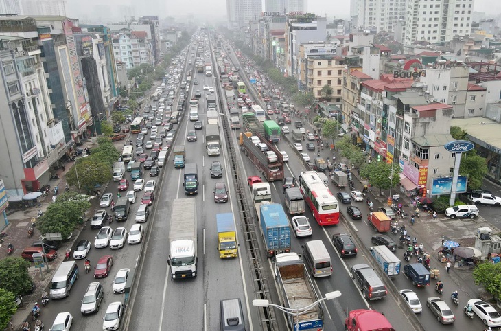 Người dân Hà Nội và Sài Gòn ùn ùn về quê nghỉ lễ 30/4 - 1/5, mọi ngả đường ùn tắc kéo dài - Ảnh 21.