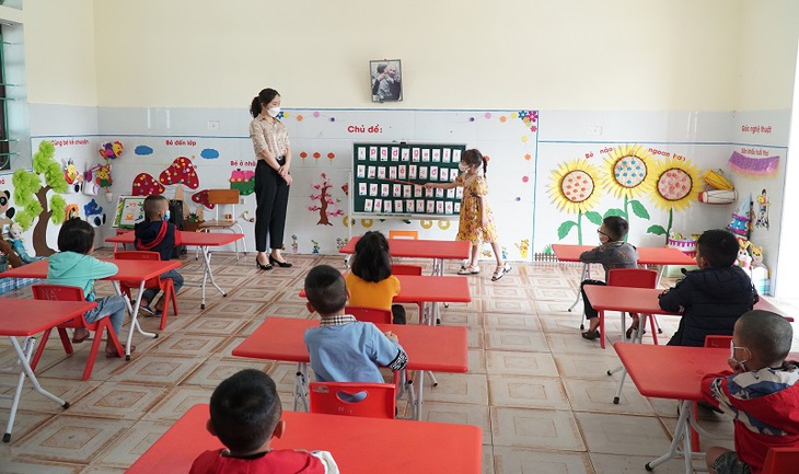 Học sinh mầm non và tiểu học tại nhiều địa phương trở lại trường từ hôm nay - Ảnh 2.