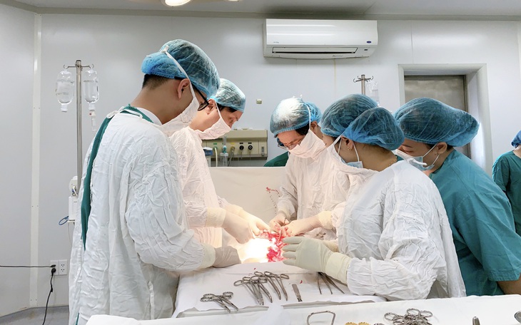 Thầy thuốc hiến máu cứu sản phụ băng huyết do tự ý phá thai