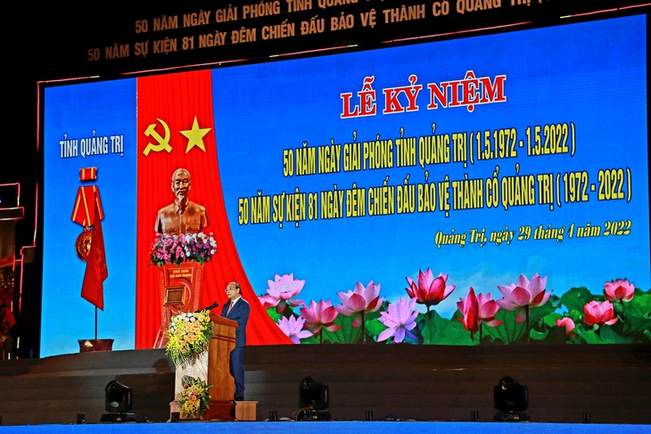 Mãn nhãn với màn bắn pháo hoa tại chương trình kỉ niệm 50 năm giải phóng Quảng Trị - Ảnh 3. Mãn nhãn với màn bắn pháo hoa tại chương trình kỉ niệm 50 năm giải phóng Quảng Trị - Ảnh 3.