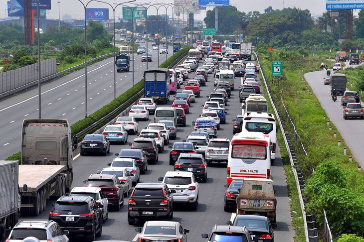 21 người thương vong vì tai nạn giao thông trong ngày đầu nghỉ lễ - Ảnh 1. 21 người thương vong vì tai nạn giao thông trong ngày đầu nghỉ lễ - Ảnh 1.