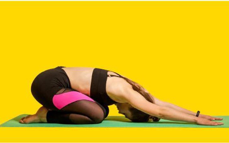 5 tư thế yoga nên làm trước khi ngủ để giảm cân