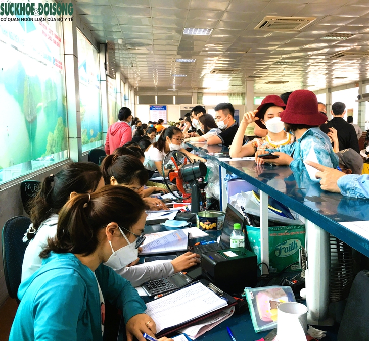 Du lịch nghỉ lễ ở Quảng Ninh: Lâu lắm mới gặp lại cảnh này, tuy mệt nhưng lại vui - Ảnh 6. Du lịch nghỉ lễ ở Quảng Ninh: Lâu lắm mới gặp lại cảnh này, tuy mệt nhưng lại vui - Ảnh 6.