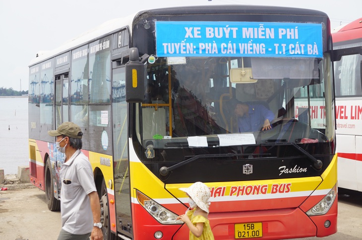 Tránh giờ cao điểm, đường ra Cát Bà, Hải Phòng vẫn tắc - Ảnh 8.