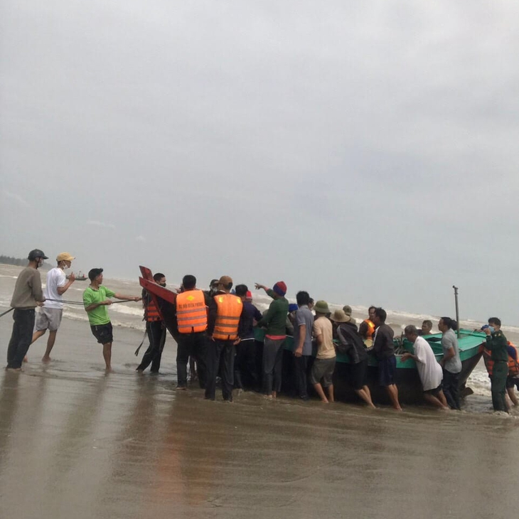 Lật thuyền đánh cá trên biển, một ngư dân Hà Tĩnh mất tích - Ảnh 1. Lật thuyền đánh cá trên biển, một ngư dân Hà Tĩnh mất tích - Ảnh 1.