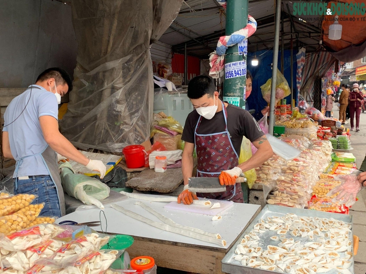 Dịch bệnh được kiểm soát, người dân nô nức trẩy hội Phủ Dầy – Nam Định - Ảnh 10.