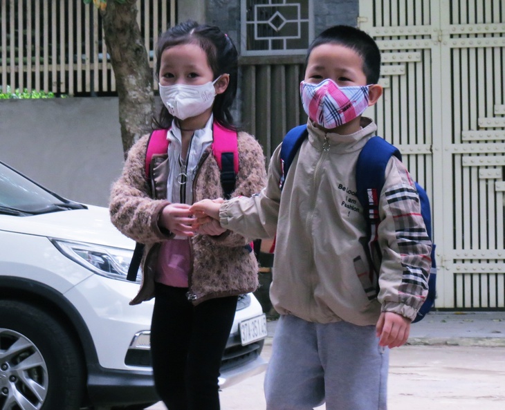 Giáo viên, phụ huynh vui mừng khi trẻ đi học trở lại - Ảnh 7.