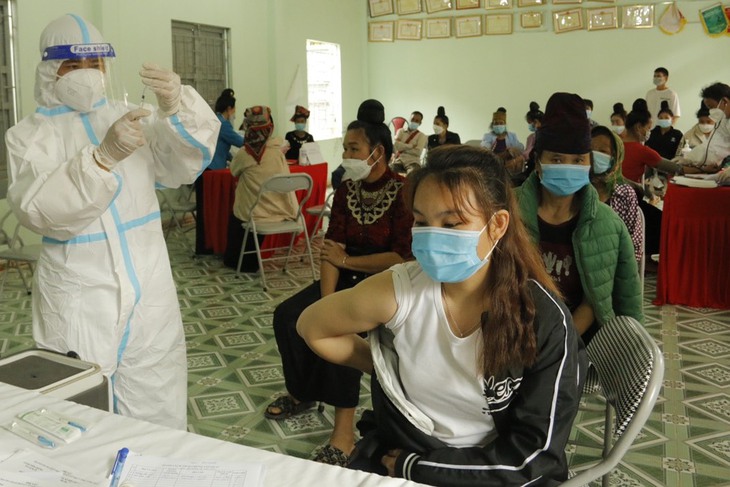 Sơn La chuẩn bị các điều kiện vaccine phòng COVID-19 cho trẻ từ 5 đến 12 tuổi - Ảnh 2. Sơn La chuẩn bị các điều kiện vaccine phòng COVID-19 cho trẻ từ 5 đến 12 tuổi - Ảnh 2.