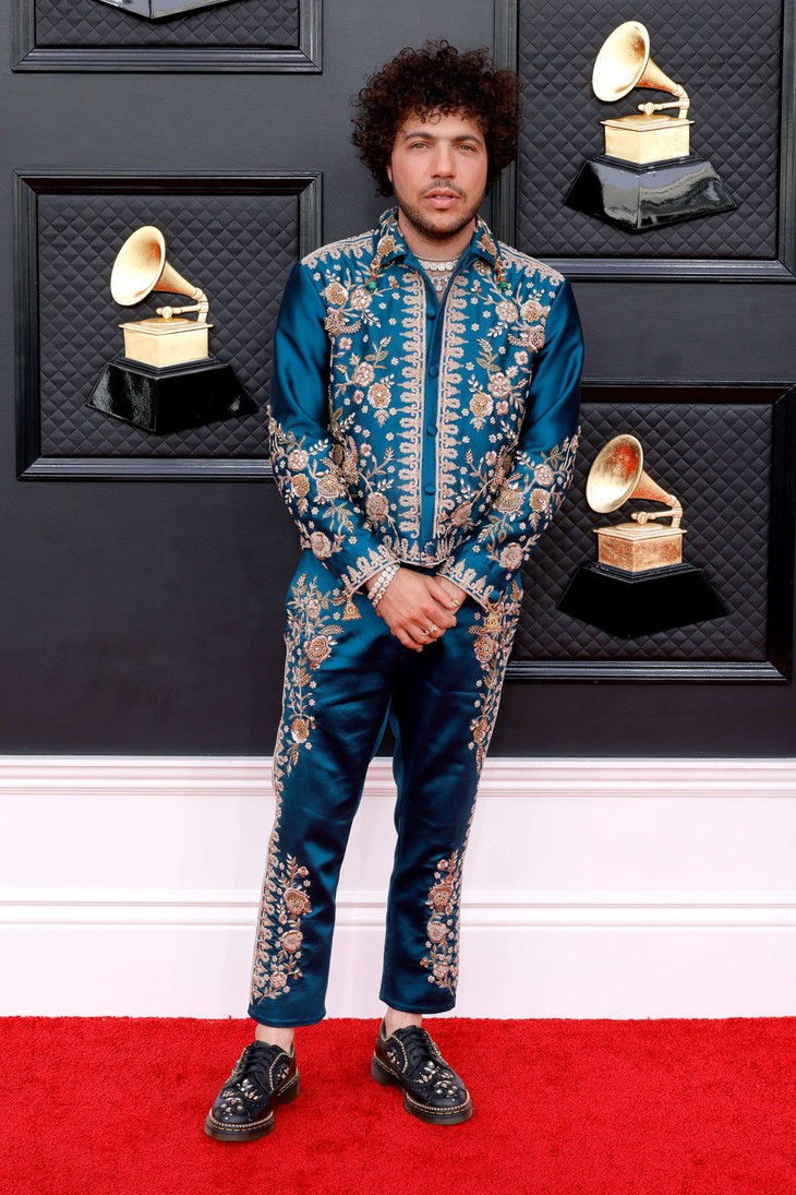 Những bộ cánh ấn tượng nhất trên thảm đỏ Grammy - Ảnh 19.