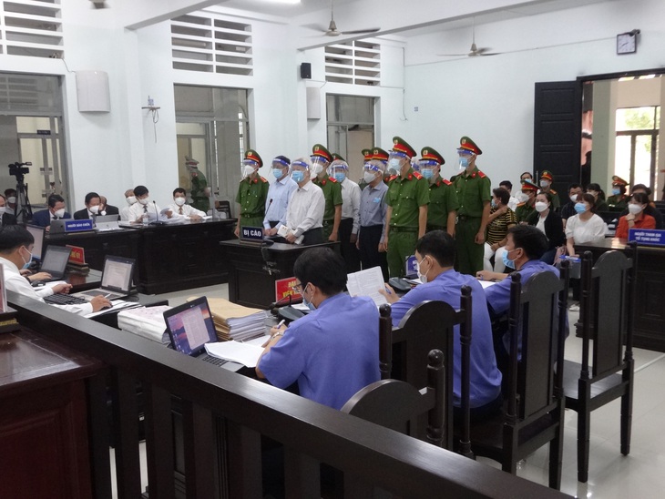Hai cựu chủ tịch tỉnh Khánh Hòa bị đưa ra xét xử - Ảnh 4.