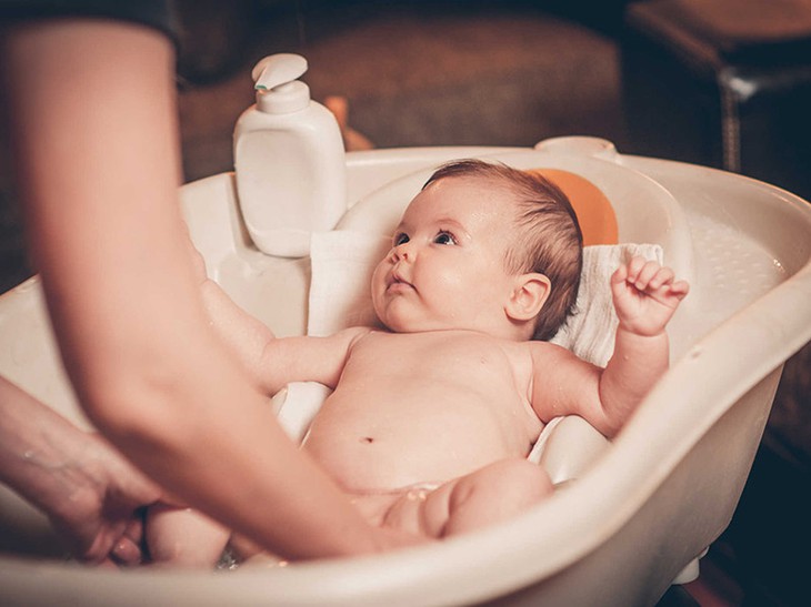 Chăm sóc trẻ bị thủy đậu đúng cách và những sai lầm thường gặp - Ảnh 4. Chăm sóc trẻ bị thủy đậu đúng cách và những sai lầm thường gặp - Ảnh 4.