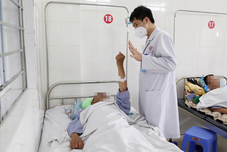 Đột ngột choáng váng, nói khó người đàn ông phát hiện xuất huyết não nguy kịch tính mạng - Ảnh 3.