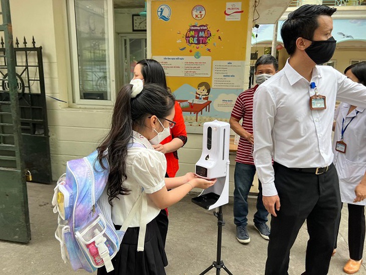 Công an thành phố bảo đảm đưa học sinh tiểu học tới trường an toàn - Ảnh 6.