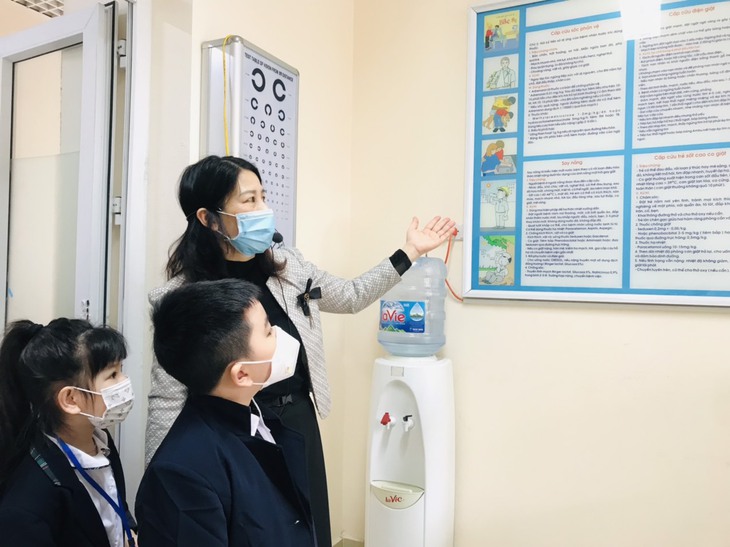 Học sinh lớp 1 - 6 Hà Nội lần đầu đến trường đảm bảo an toàn phòng dịch - Ảnh 5.