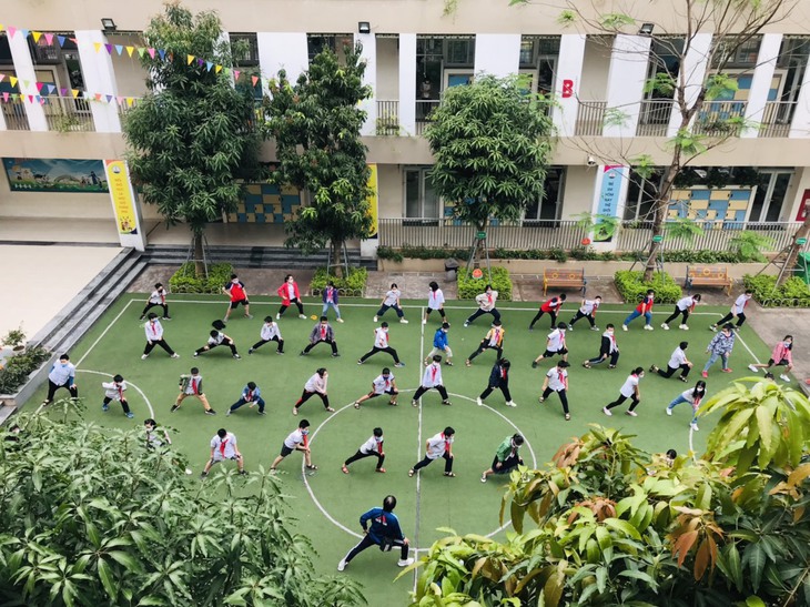 Học sinh lớp 1 - 6 Hà Nội lần đầu đến trường đảm bảo an toàn phòng dịch - Ảnh 6.