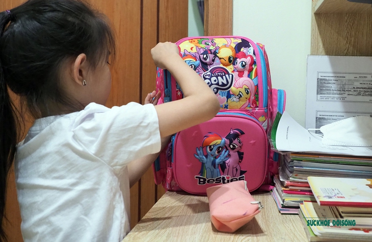 Hà Nội: Học sinh lớp 1 háo hức ngày đầu tiên được đến trường - Ảnh 3. Hà Nội: Học sinh lớp 1 háo hức ngày đầu tiên được đến trường - Ảnh 3.