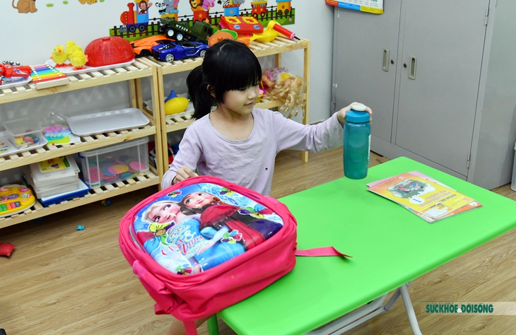 Hà Nội: Học sinh lớp 1 háo hức ngày đầu tiên được đến trường - Ảnh 5. Hà Nội: Học sinh lớp 1 háo hức ngày đầu tiên được đến trường - Ảnh 5.