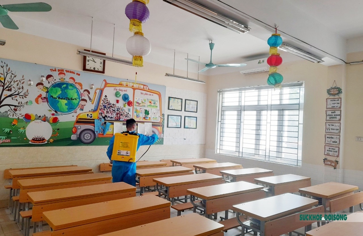 Hà Nội: Học sinh lớp 1 háo hức ngày đầu tiên được đến trường - Ảnh 16. Hà Nội: Học sinh lớp 1 háo hức ngày đầu tiên được đến trường - Ảnh 16.