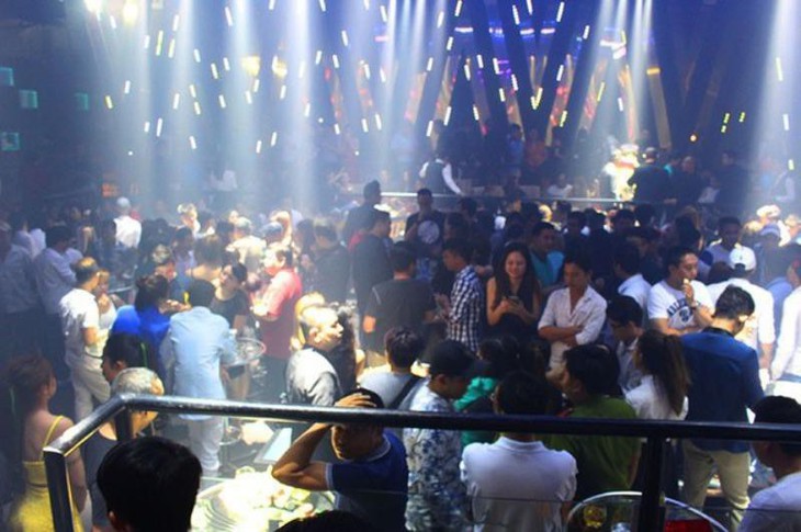 Nóng: Quán bar, karaoke, vũ trường, massage ở Hà Nội được mở cửa từ 0h ngày 8/4 - Ảnh 2. Nóng: Quán bar, karaoke, vũ trường, massage ở Hà Nội được mở cửa từ 0h ngày 8/4 - Ảnh 2.