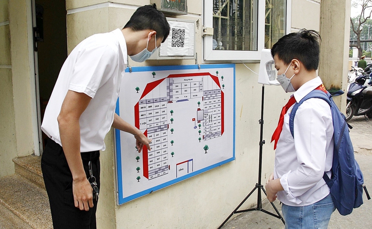 Trẻ đi học khi đã mắc COVID-19 rồi có cần giữ các biện pháp phòng lây nhiễm? - Ảnh 1.