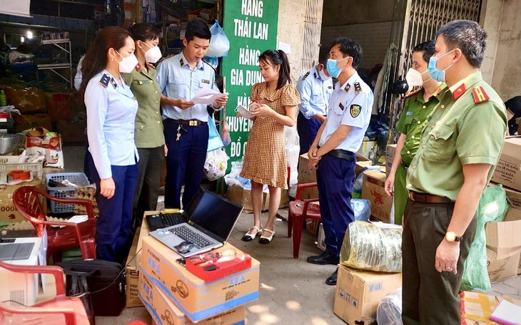 Phát hiện cơ sở kinh doanh kit test COVID-19, hóa mỹ phẩm, thực phẩm đông lạnh nghi nhập lậu