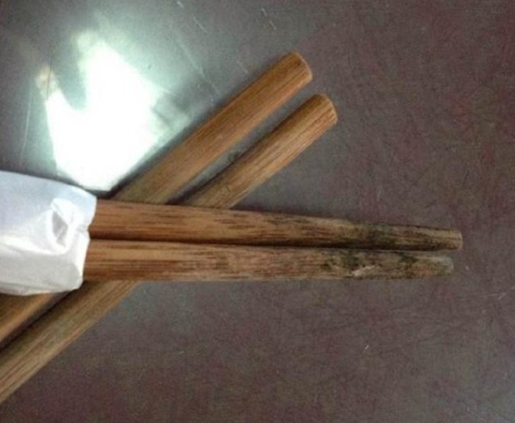 Thực hư việc dùng đũa, thớt mốc gây ung thư gan, chuyên gia nói gì? - Ảnh 1.