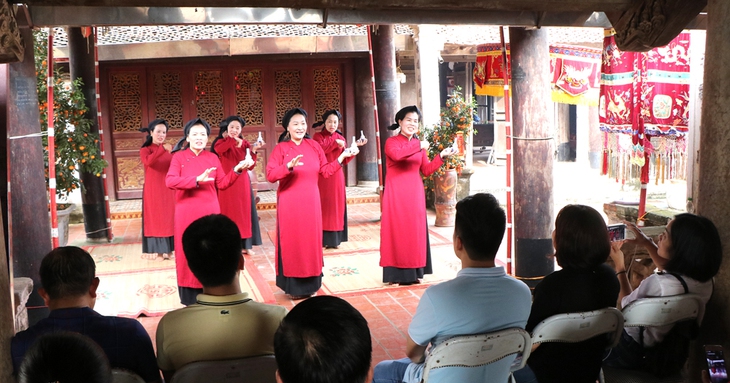Giỗ Tổ Hùng Vương 2022: Phần hội trở lại, trải nghiệm hát Xoan làng cổ - Ảnh 6. Giỗ Tổ Hùng Vương 2022: Phần hội trở lại, trải nghiệm hát Xoan làng cổ - Ảnh 6.