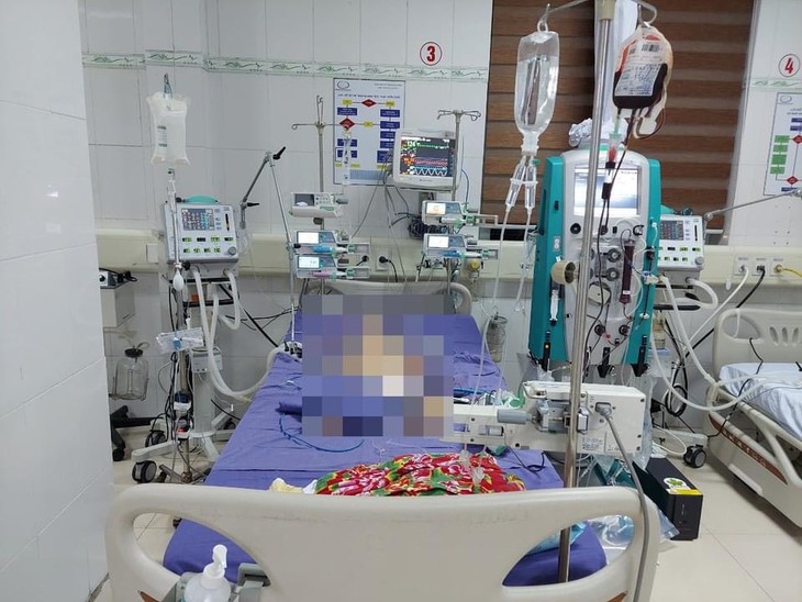 Hồi sức thành công trẻ sơ sinh 14 ngày tuổi mắc COVID-19 nguy kịch - Ảnh 3.