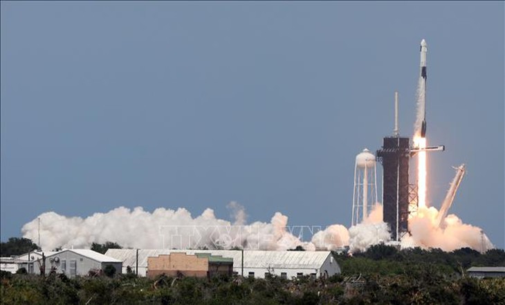 SpaceX của tỷ phủ Elon Musk đưa phi hành đoàn tư nhân đầu tiên lên ISS - Ảnh 1. SpaceX của tỷ phủ Elon Musk đưa phi hành đoàn tư nhân đầu tiên lên ISS - Ảnh 1.