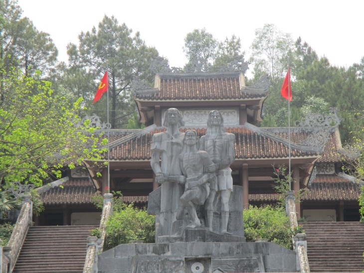 Di tích lịch sử Chín Hầm xuống cấp nghiêm trọng, vì sao chưa được tu bổ? - Ảnh 2. Di tích lịch sử Chín Hầm xuống cấp nghiêm trọng, vì sao chưa được tu bổ? - Ảnh 2.