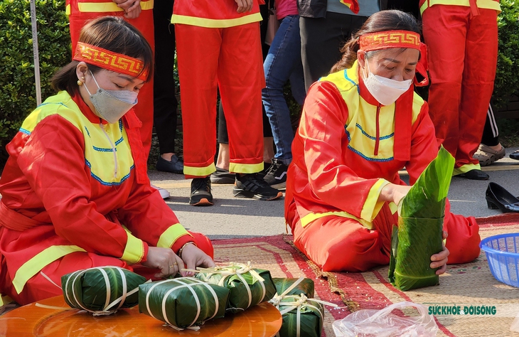 Giỗ Tổ Hùng Vương: Sôi nổi hội thi Hội thi gói, nấu bánh chưng và giã bánh giầy - Ảnh 1.