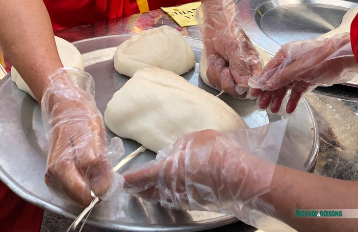 Giỗ Tổ Hùng Vương: Sôi nổi hội thi Hội thi gói, nấu bánh chưng và giã bánh giầy - Ảnh 10.