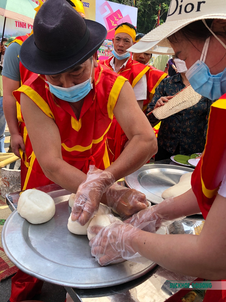 Giỗ Tổ Hùng Vương: Sôi nổi hội thi Hội thi gói, nấu bánh chưng và giã bánh giầy - Ảnh 9.