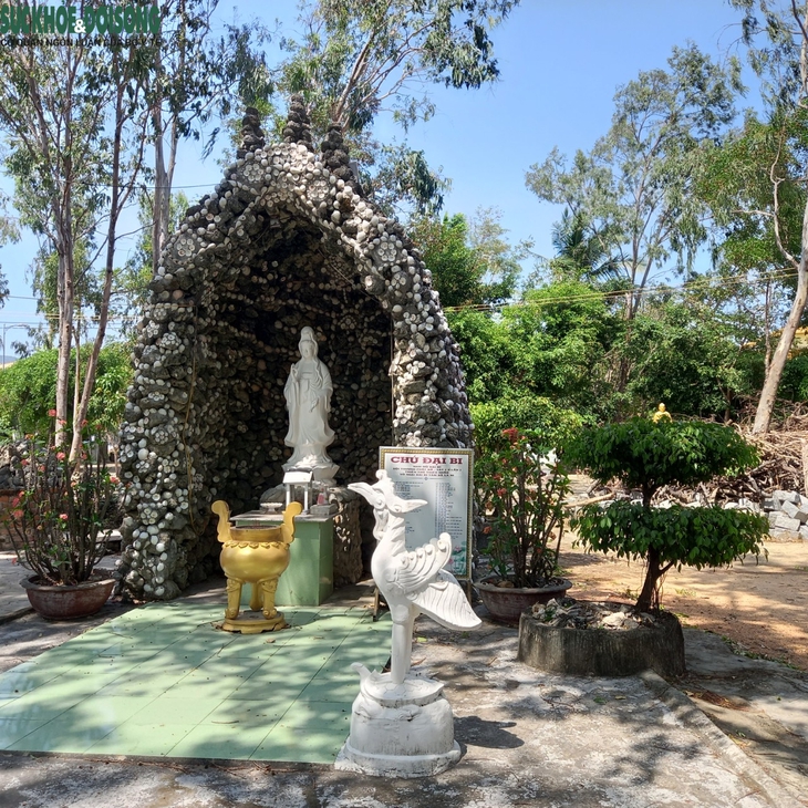 Độc đáo ngôi chùa xây từ vỏ ốc, san hô…giữa đô thị - Ảnh 9.