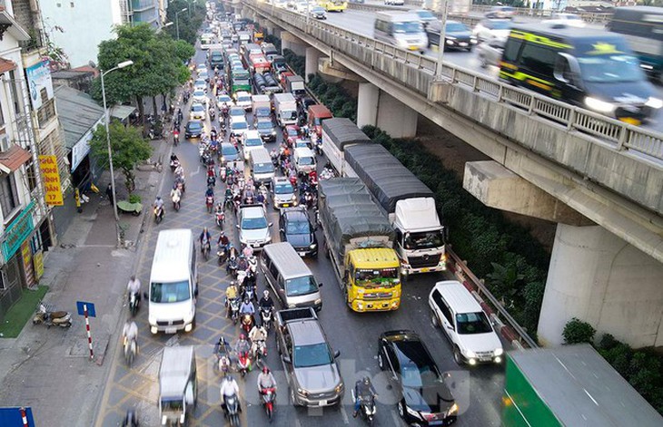 Nhiều tuyến đường Hà Nội ùn tắc trước kỳ nghỉ lễ Giỗ Tổ Hùng Vương - Ảnh 12. Nhiều tuyến đường Hà Nội ùn tắc trước kỳ nghỉ lễ Giỗ Tổ Hùng Vương - Ảnh 12.